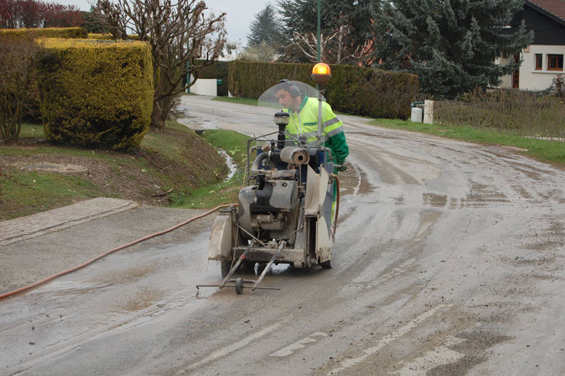 Sciage de sol enrobé béton Evian-Les-Bains pour aménagement voie communale