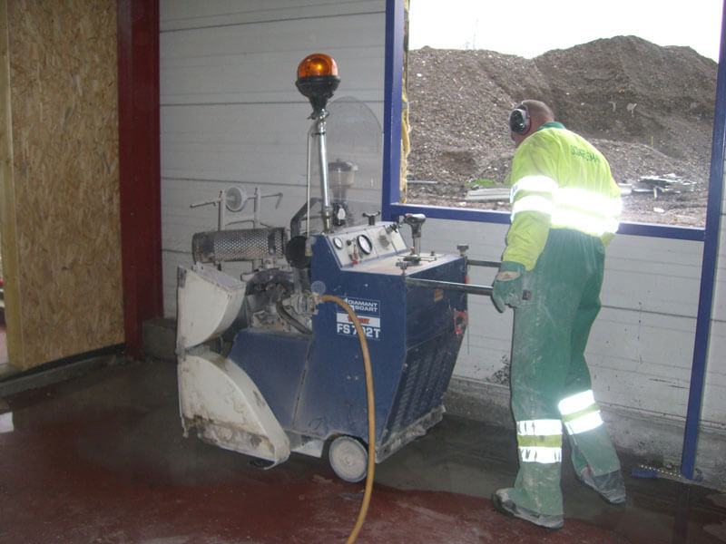 Sciage de sol enrobé béton Morzine pour le réseau humide