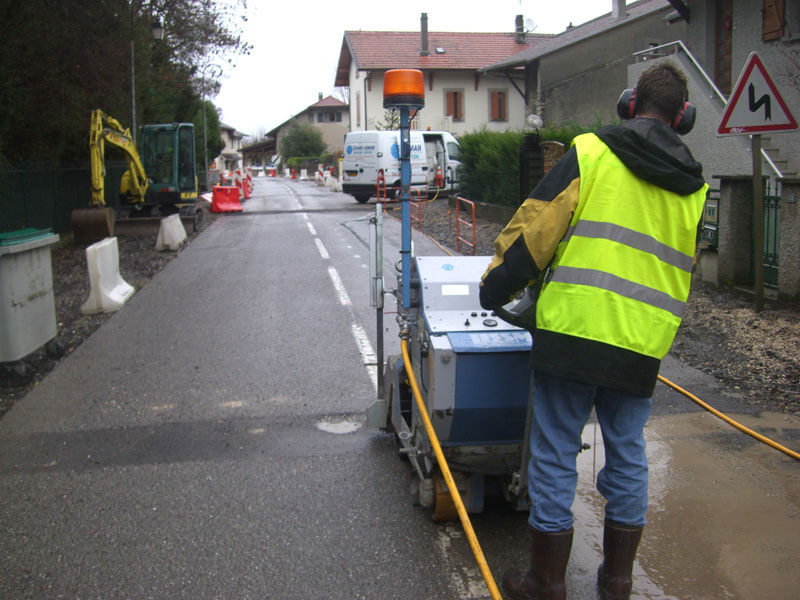 Sciage de sol enrobé béton Thonon-les-Bains pour VRD